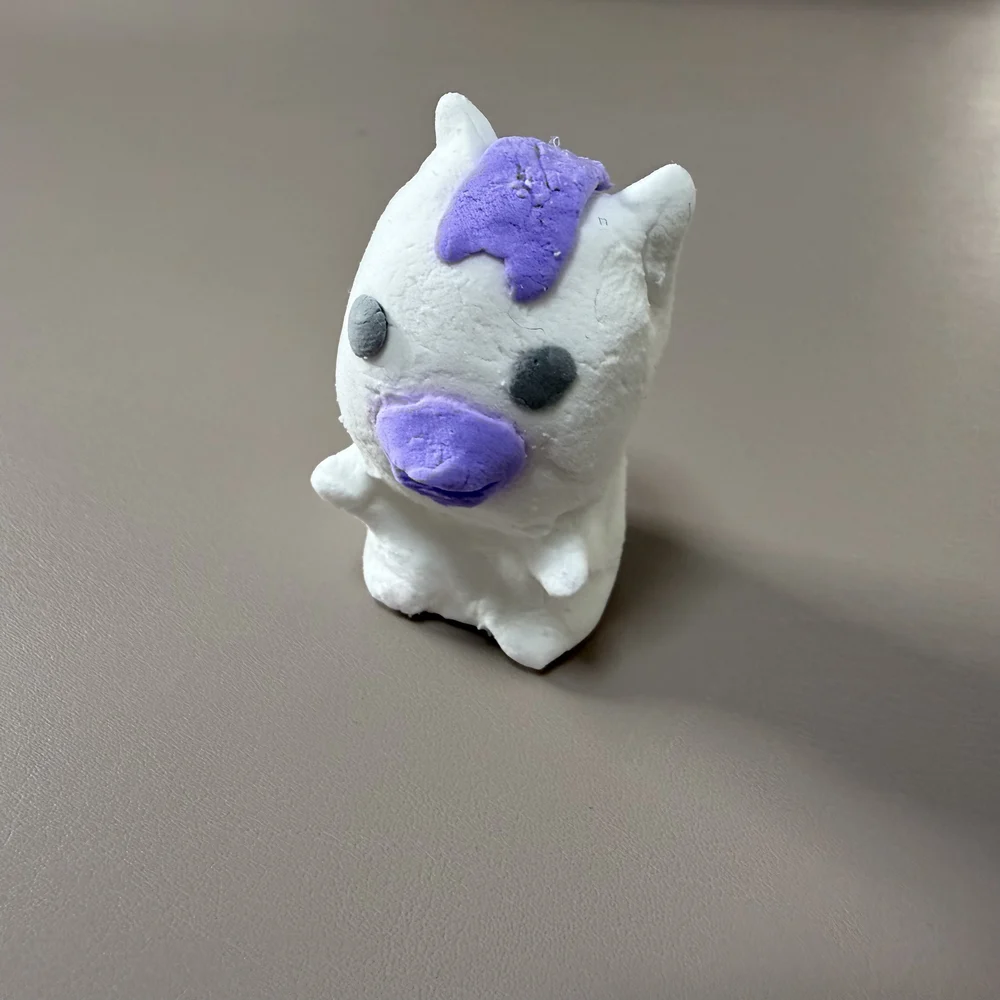 紫の顔をした手づくりのミーちゅ
